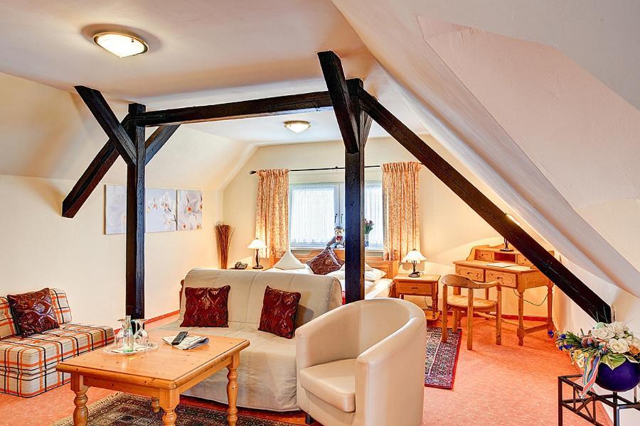 Stadthotel Detmold Esterno foto