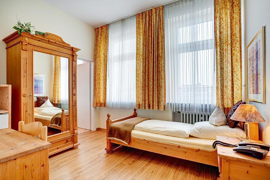 Stadthotel Detmold Esterno foto