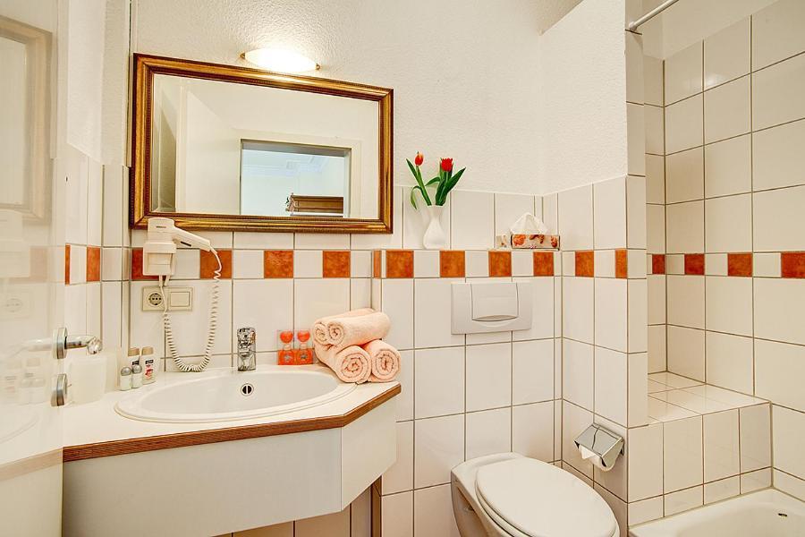 Stadthotel Detmold Esterno foto