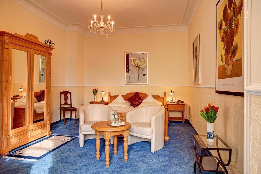 Stadthotel Detmold Esterno foto